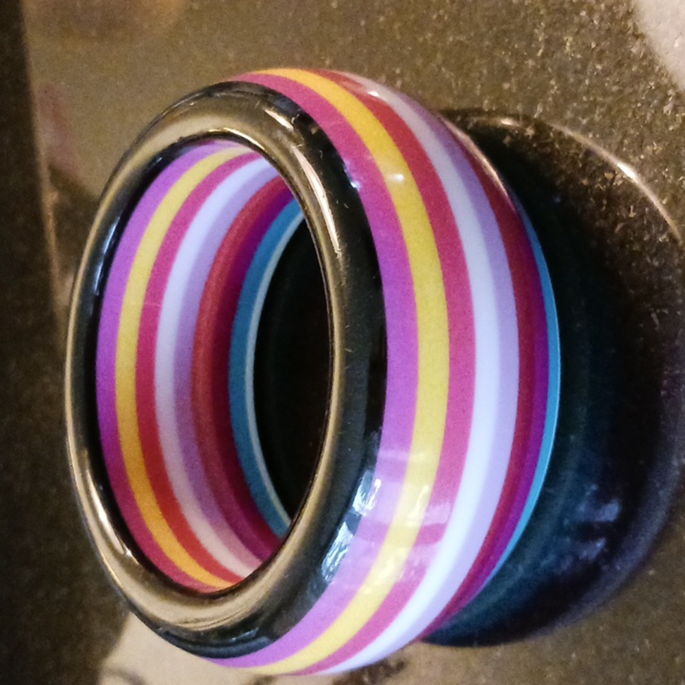 Multi-coloured chunky bangle - Picture 3 of 4